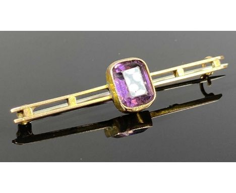 9CT GOLD BAR BROOCH set with amethyst, 2.7gProvenance: private collection Conwy