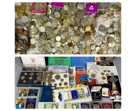 ASSORTED COMMEMORATIVE COINS including Royal Mint proof coin collections 1984-1986, various commemorative crowns, 50p pieces,