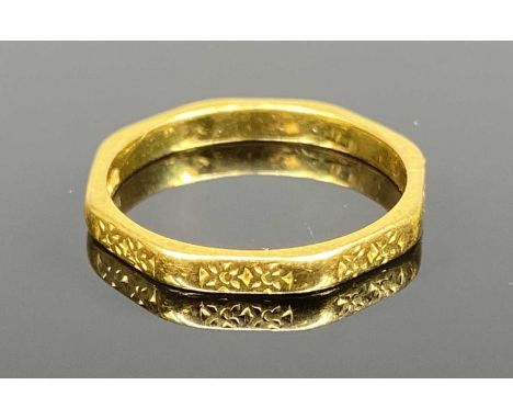 22CT GOLD OCTAGONAL BAND RING having engraved decoration, size L, 2.7gmsProvenance: deceased estate Conwy
