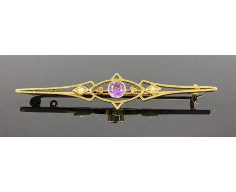 VICTORIAN 15CT GOLD BAR BROOCH set with central amethyst and two split seed pearls, 60mm (l), 2.9gmsProvenance: deceased esta