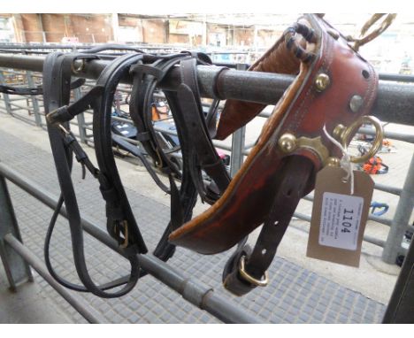 A vintage pony saddle pad and breeching in 2-tone brown leather with brass fittings; in fair condition&nbsp;&nbsp;Estimate £2