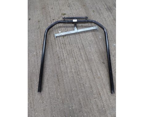 


Single shafts with fixed end with swingletrees&nbsp;&nbsp;Estimate £20-25


