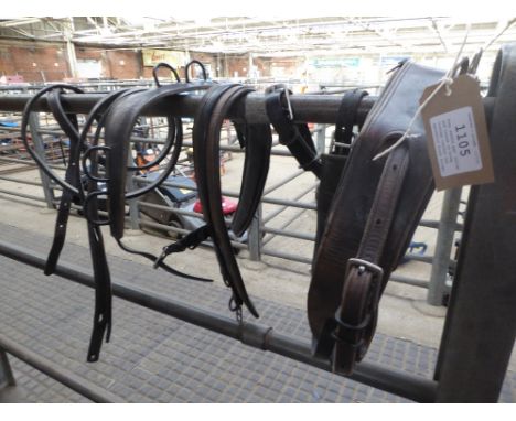 Pony saddle pad, collar and traces in brown vintage leather and synthetic black straps; in fair condition&nbsp;&nbsp;Estimate