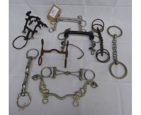 Selection of vintage bits&nbsp; &nbsp;Estimate £70-80