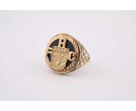 Gents 9ct Golf Arsenal design ring Size Q. 5.7g total weight 