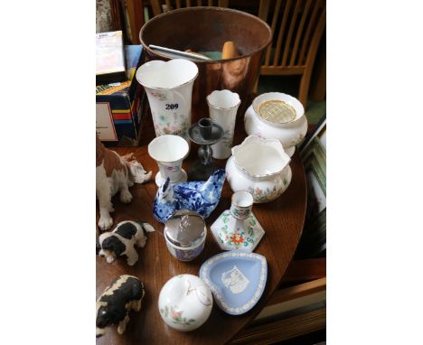 Collection of ceramics to include Aynsley, Wedgwood
