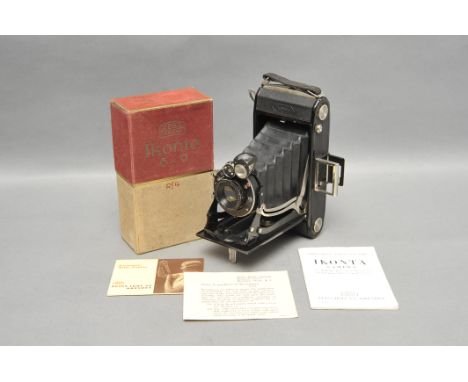 A Zeiss Ikon Ikonta 520/15 Camera, in maker's box