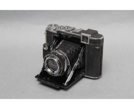 A Zeiss Ikon Super Ikonta 532/16 Camera, in maker's case