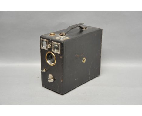 An Un-Marked French Falling Plate Camera, 9x12cm