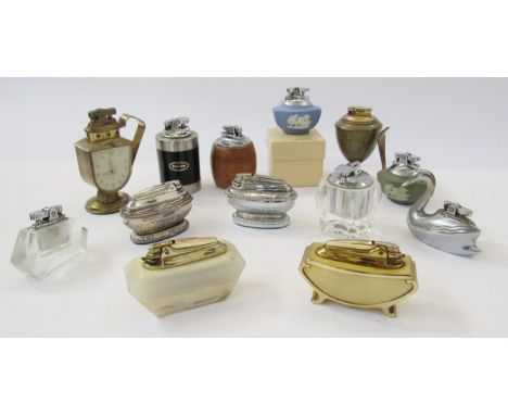 Quantity of vintage table lighters including a Swiza eight-day table lighter clock, a Ronson Libri and a boxed Ronson Wedgwoo