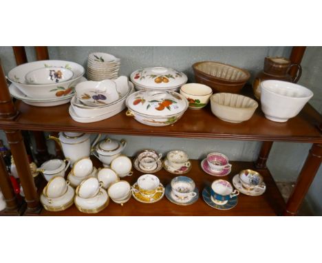 Collection of ceramics to include Royal Worcester Evesham pattern &amp; vintage jelly moulds 