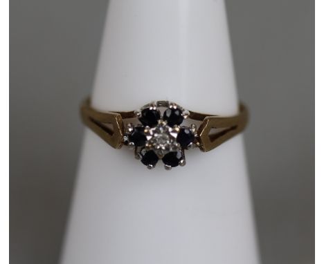 Gold diamond and sapphire set ring - Approx size: M 