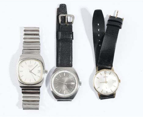A Longines gentleman's steel bracelet wristwatch, the signed silvered dial with baton numerals, centre seconds and with a dat