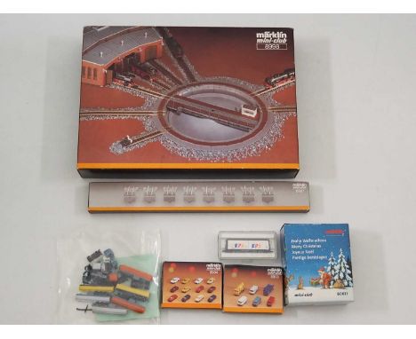 A group of MARKLIN Z gauge accessories to include an 8998 electric turntable set with 8997 add-on pack (both look unused) tog