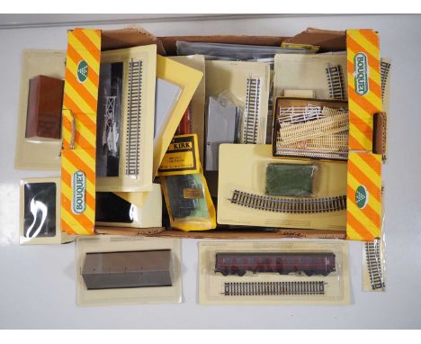 A large group of OO gauge, rolling stock, track and accessory packs from the HACHETTE 'Your Model Railway' partwork series to