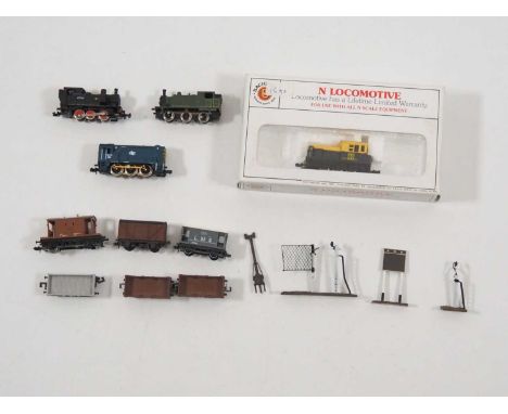 A group of unboxed N gauge locomotives, rolling stock and accessories by FARISH, MINITRIX and others together with a boxed BA