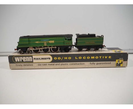 A WRENN OO gauge W2265A streamlined Battle of Britain Class steam locomotive 'Fighter Pilot' in Southern Green livery with Go