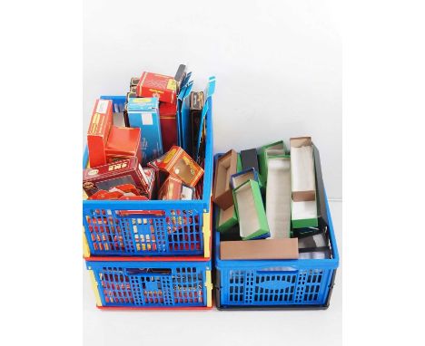 A large quantity of OO gauge railways empty boxes and collectors boxes for various manufacturers including HORNBY, BACHMANN, 