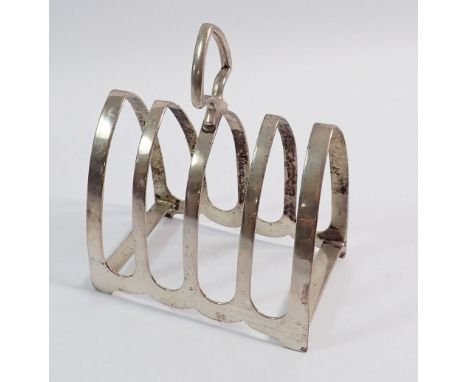 A silver toast rack by Viners, Sheffield 1957, 9.5cm long, 108g