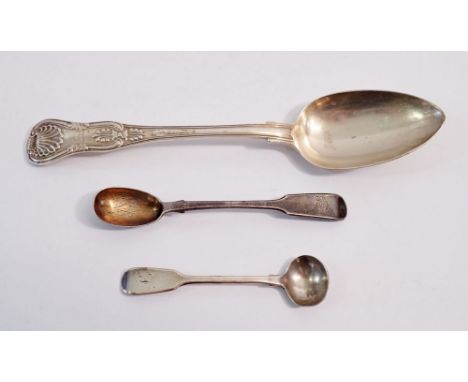 A Georgian silver kings pattern tablespoon, London 1827, a silver mustard spoon and a silver salt spoon, 143g