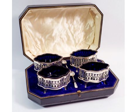 A set of four silver salts with blue glass liners and spoons - cased, George Unite, Chester 1901, 240g total silver weight