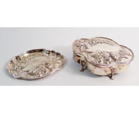 A silver Art Nouveau floral embossed pin dish and trinket box, by Thomas Bishton, Birmingham 1913, total weight 256g (includi