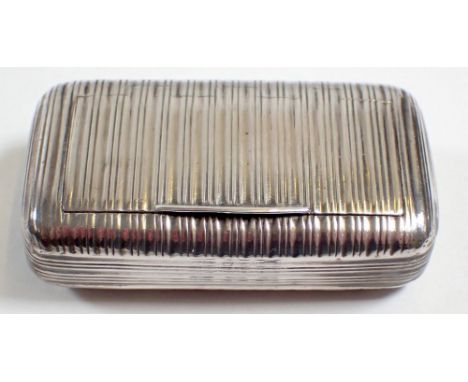 A silver snuff box with ribbed decoration, Birmingham 1811, 6 x 3 x 1.7cm, 37g