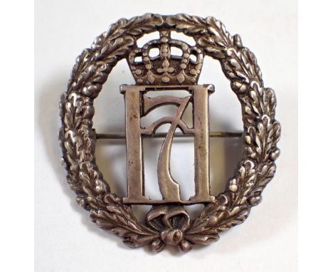 A WWII Free Norweigian Forces silver cap badge, King Haakon VII 'H7' withing oak wreath, Birmingham 1944, J R Gaunt &amp; Son