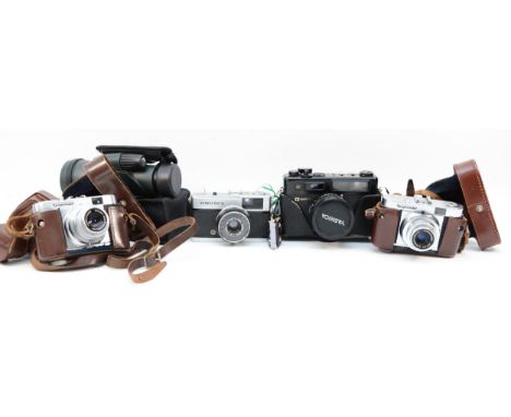 Four vintage film cameras to include an Olympus Trip 35, a Yashica G and a Voigtlander Vito B 