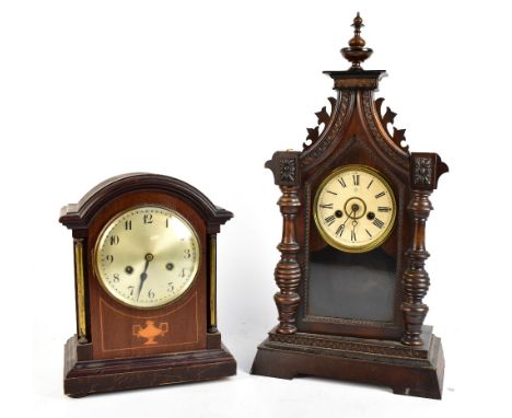 JUNGHANS; an inlaid oak cased mantel clock, the silvered dial set with Arabic numerals, height 31.5cm, width 24cm, depth 15cm