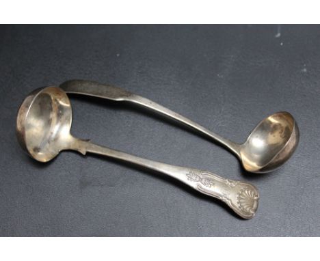 A HALLMARKED SILVER OAR PATTERN TODDY LADLE BY JAMES MCKENZIE II - EDINBURGH 1815, L 15 cm, together with a kings pattern exa