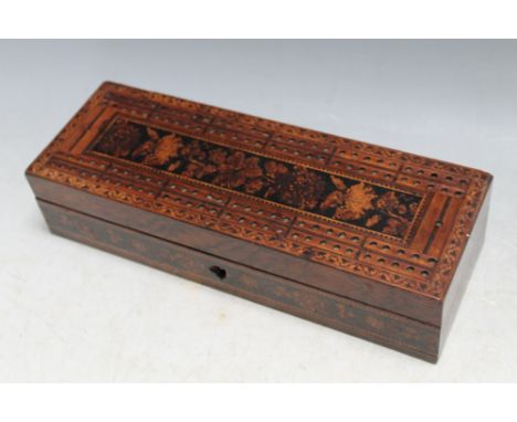 A TUNBRIDGEWARE CRIBBAGE BOX, W 25 cm