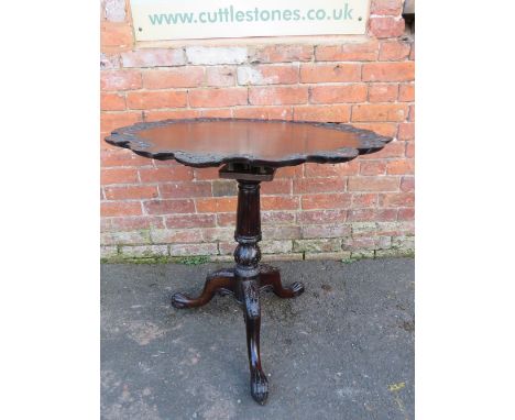 AN ANTIQUE MAHOGANY 'BIRDCAGE' PEDESTAL TABLE, the shaped top with carved detail, raised on a carved and turned column with t