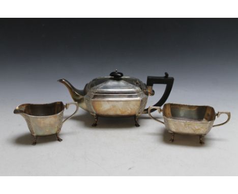 A HALLMARKED SILVER THREE PIECE TEA SERVICE BY JOSEPH GLOSTER LTD - BIRMINGHAM 1935, approx combined weight 1190g, W 30 cm