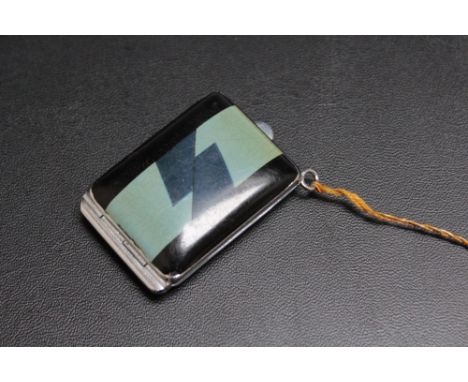AN ART DECO ENAMEL PURSE WATCH, W 4.5 cm