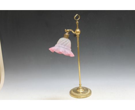 A BRASS TABLE LAMP WITH FRILL GLASS SHADE, H 53 cm