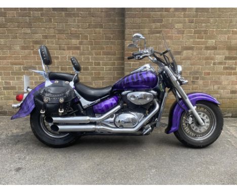 Mid-size cruiser with a long, low look – traditional styling combined with modern engineering and a striking paint finish.Nar