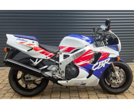 First-generation SC28 Fireblade from 1992.Launched in 1992 and the first Honda model to carry the RR suffixMuch lighter than 