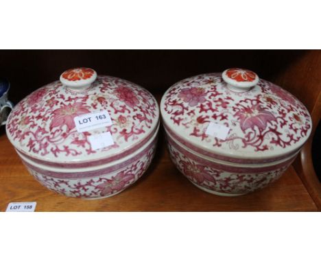 A pair of late Qianlong porcelain lidded tureens, hand painted pink floral decoration, 19cm diameter (pair) / One lid – decor