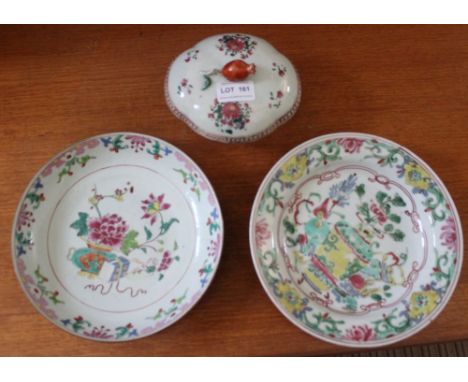 An 18th century Anglo-Chinese porcelain lidded bowl, of lobed form, hand painted floral decoration in the famille rose palett