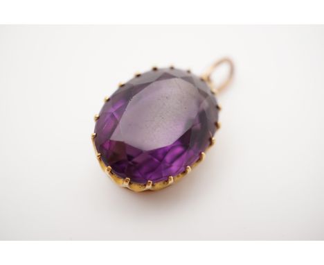 A yellow-metal and amethyst pendant, tests as gold, 18.5 x 14.5 mm, 5.7g