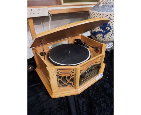 RETRO RECORD PLAYER/CD &amp; RADIO