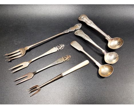 THREE SILVER SALT SPOONSall of ladle form - London 1822, indistinct maker mark, Glasgow 1835, maker David McDonald, and Londo