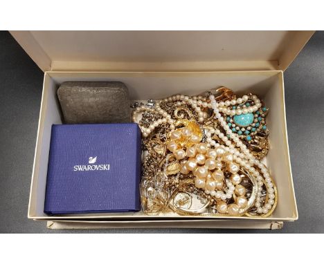 SELECTION OF VINTAGE AND OTHER COSTUME JEWELLERYincluding a rose quartz set ring on silver shank, a paste set leopard brooch,