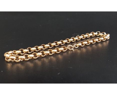 NINE CARAT GOLD BOX CHAIN NECKLACE61cm long and approximately 9.4 grams 
