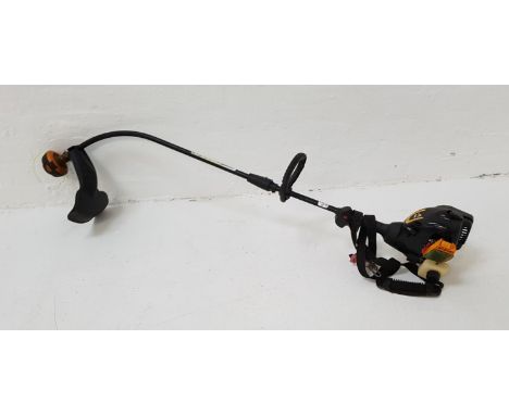 MCCULLOCH GARDEN STRIMMERwith a 2 stroke engine and shoulder harness, model Trimmac 