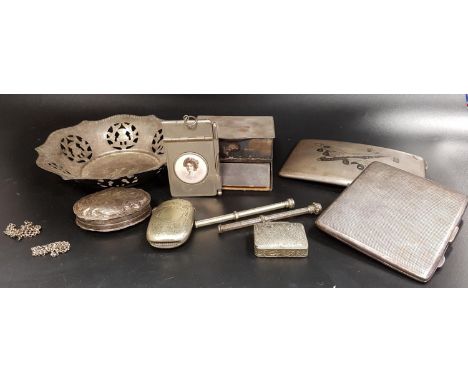 DUTCH SILVER TRINKET BOXmaker mark WH33; together with various silver plated items comprising a pill box; a vesta; two cigare