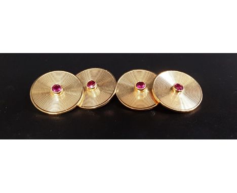 PAIR OF RUBY SET NINE CARAT GOLD CUFFLINKSeach of the circular faces with engraved concentric circular decoration and central