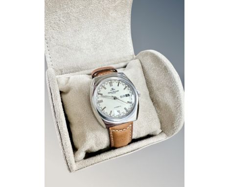 A gent's stainless steel Jaeger LeCoultre Club automatic calendar centre seconds wristwatch, cream dial with baton numerals, 