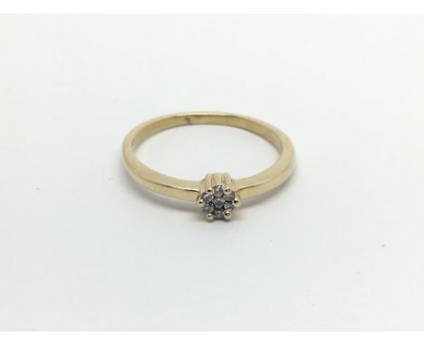 An 18carat gold ring set with a round pattern of diamonds ring size O-P